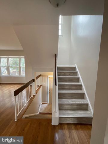 6901 WOODSTREAM LN, Lanham, MD 20706