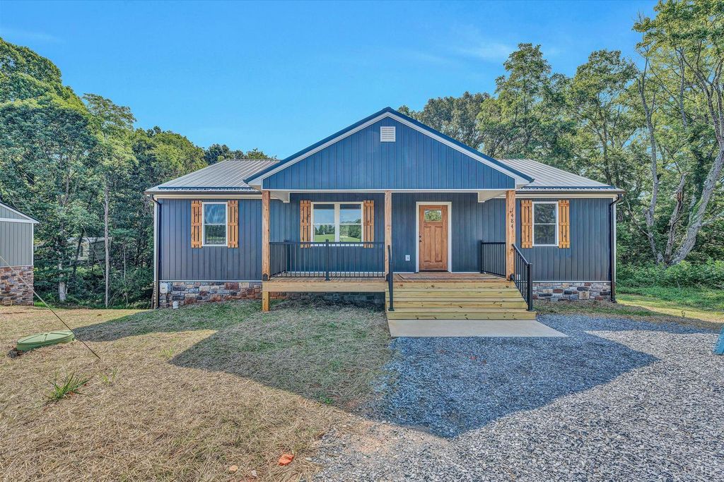 1484 White House Rd, Moneta, VA 24121