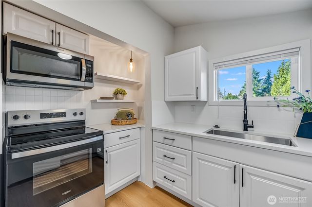 12542 50th Place S, Tukwila, WA 98178