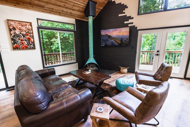 2 Watson Gap Road, Mineral Bluff, GA 30559