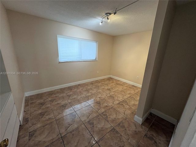 1075 NE Miami Gardens Dr 211, Miami, FL 33179