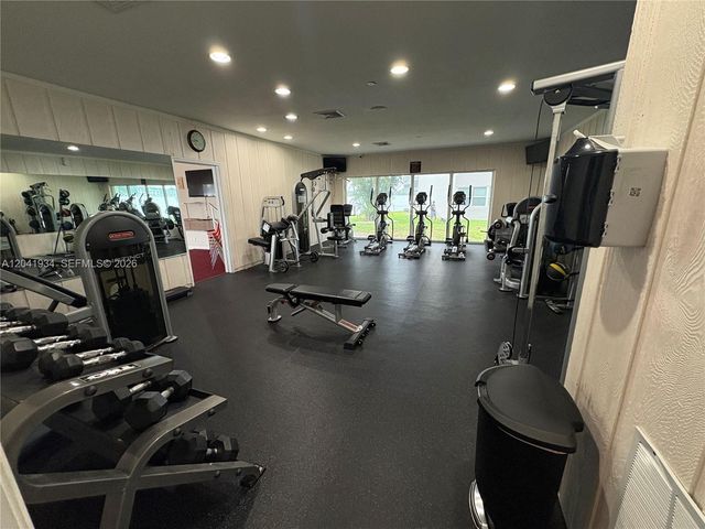 1075 NE Miami Gardens Dr 211, Miami, FL 33179