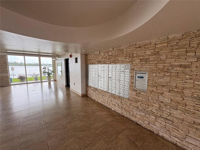 1075 NE Miami Gardens Dr 211, Miami, FL 33179