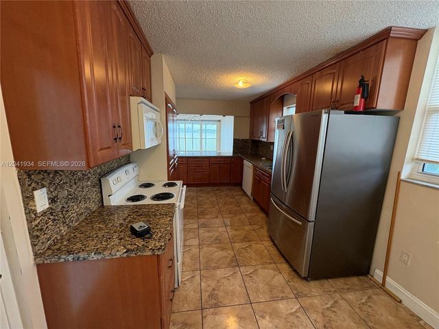 1075 NE Miami Gardens Dr 211, Miami, FL 33179