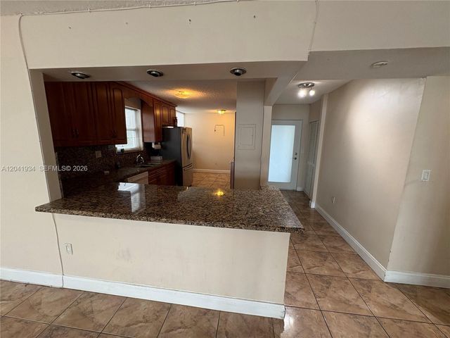 1075 NE Miami Gardens Dr 211, Miami, FL 33179