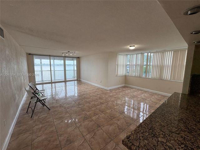 1075 NE Miami Gardens Dr 211, Miami, FL 33179
