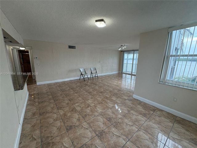1075 NE Miami Gardens Dr 211, Miami, FL 33179