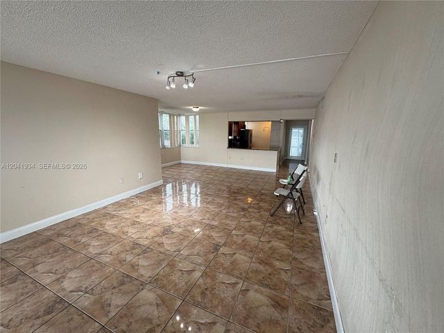 1075 NE Miami Gardens Dr 211, Miami, FL 33179