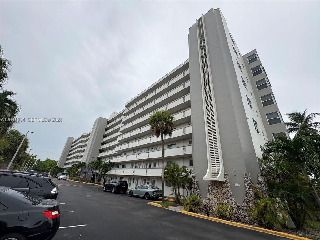 1075 NE Miami Gardens Dr 211, Miami, FL 33179