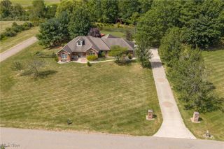 2178 Pleasant Valley Road NE, New Philadelphia, OH 44663