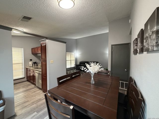 5210 MEADOW RISE ST, San Antonio, TX 78250