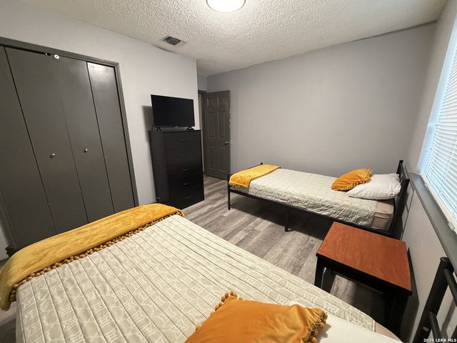 5210 MEADOW RISE ST, San Antonio, TX 78250