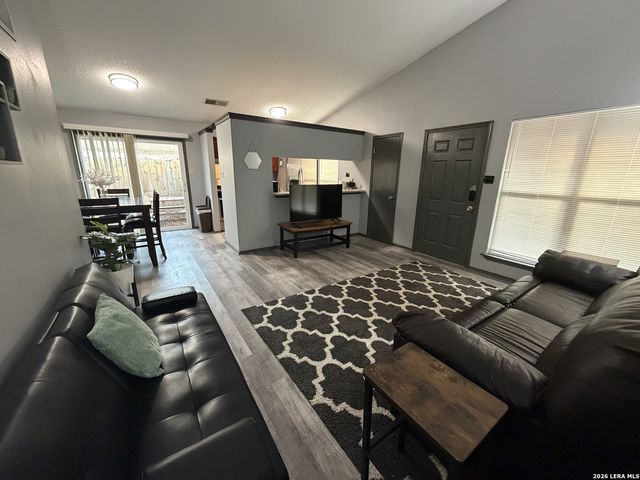 5210 MEADOW RISE ST, San Antonio, TX 78250