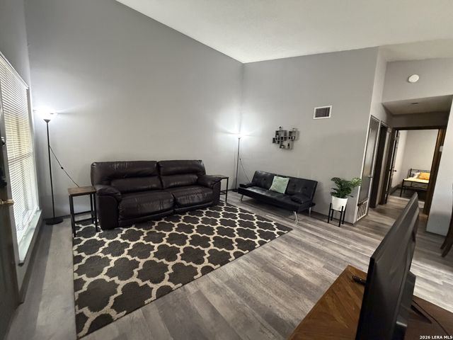 5210 MEADOW RISE ST, San Antonio, TX 78250