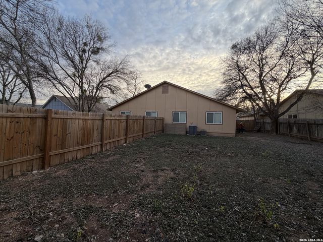 5210 MEADOW RISE ST, San Antonio, TX 78250