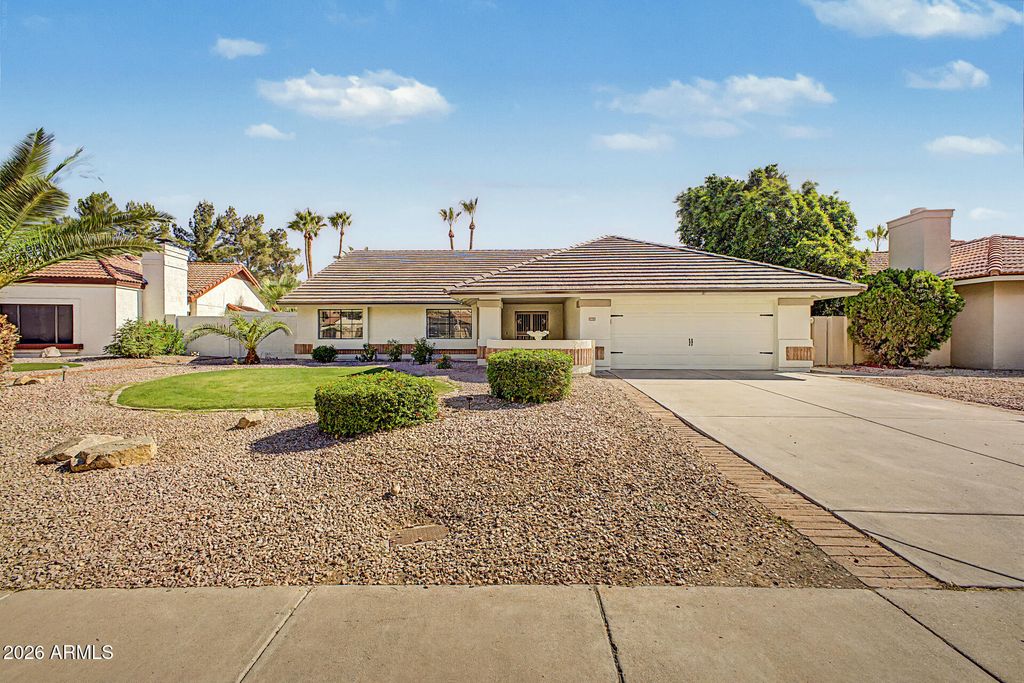 6725 W UTOPIA Road, Glendale, AZ 85308