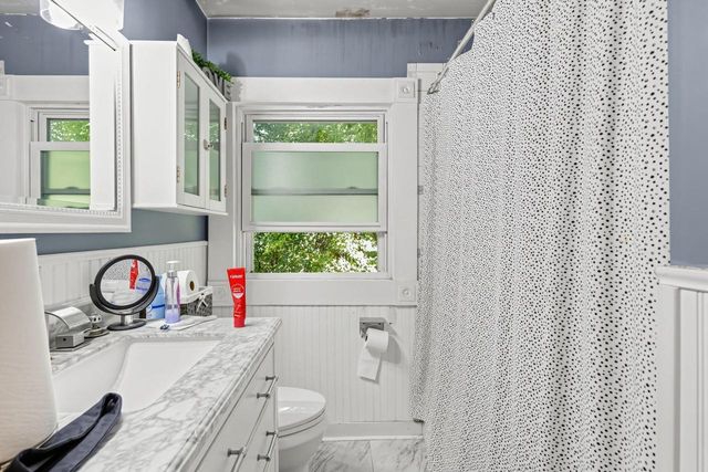8340 W Fond Du Lac AVENUE, Milwaukee, WI 53218