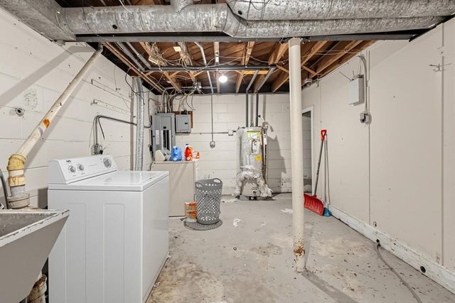 8340 W Fond Du Lac AVENUE, Milwaukee, WI 53218