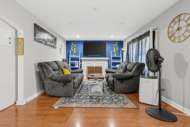 8340 W Fond Du Lac AVENUE, Milwaukee, WI 53218