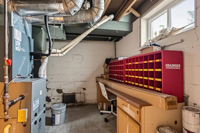 8340 W Fond Du Lac AVENUE, Milwaukee, WI 53218