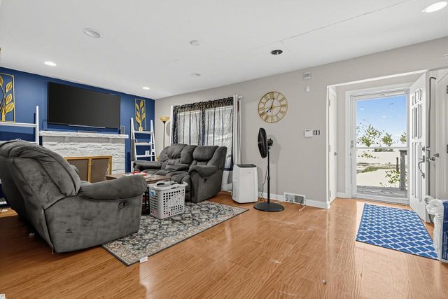 8340 W Fond Du Lac AVENUE, Milwaukee, WI 53218