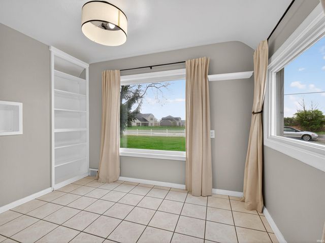 8715 Yellow River Road, Fort Wayne, IN 46818