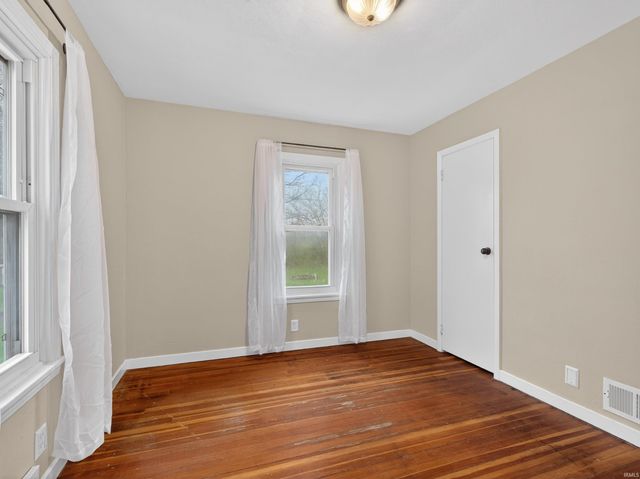 8715 Yellow River Road, Fort Wayne, IN 46818