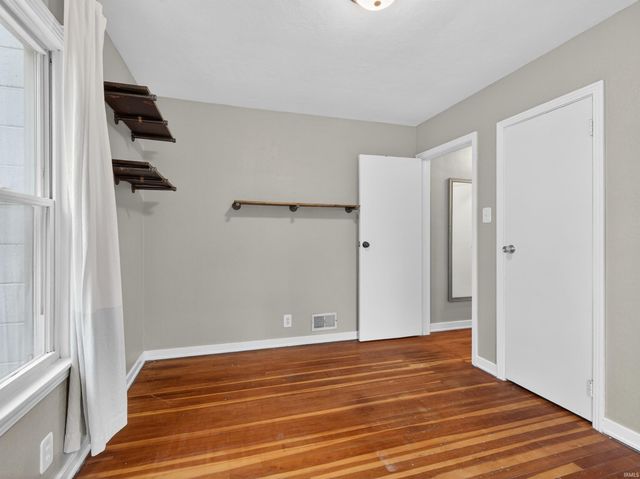 8715 Yellow River Road, Fort Wayne, IN 46818