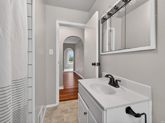 8715 Yellow River Road, Fort Wayne, IN 46818