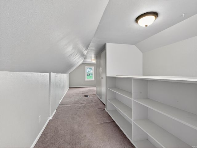 8715 Yellow River Road, Fort Wayne, IN 46818