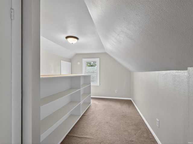 8715 Yellow River Road, Fort Wayne, IN 46818