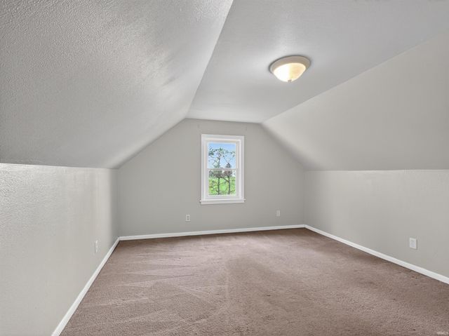 8715 Yellow River Road, Fort Wayne, IN 46818