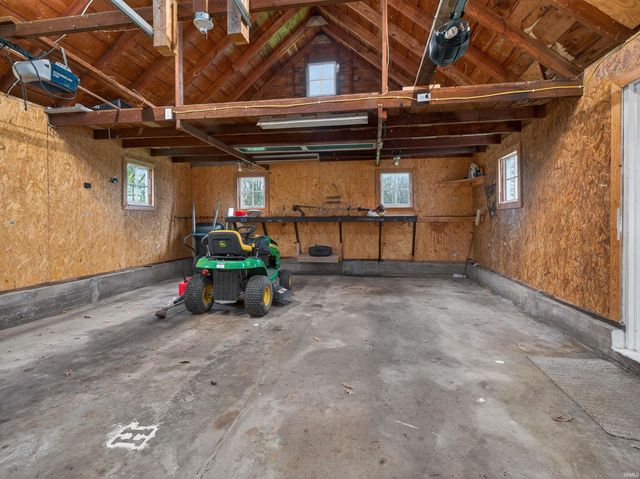 8715 Yellow River Road, Fort Wayne, IN 46818