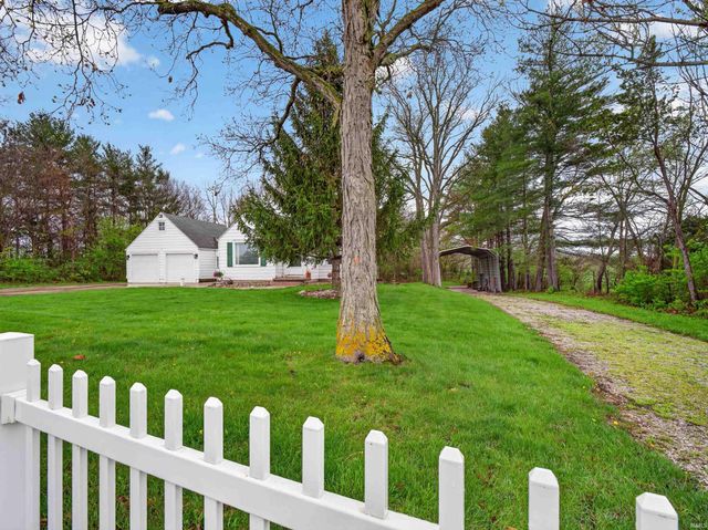 8715 Yellow River Road, Fort Wayne, IN 46818