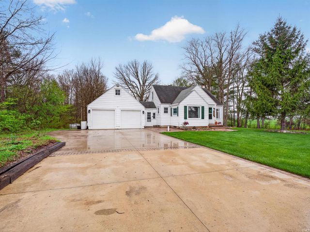 8715 Yellow River Road, Fort Wayne, IN 46818