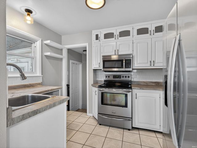8715 Yellow River Road, Fort Wayne, IN 46818