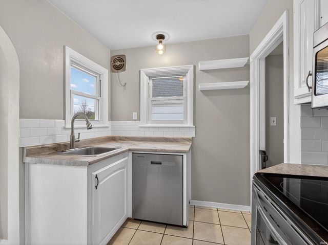 8715 Yellow River Road, Fort Wayne, IN 46818