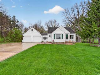 8715 Yellow River Road, Fort Wayne, IN 46818