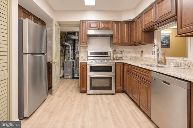 114 BURNAM WOOD CT, Mount Laurel, NJ 08054