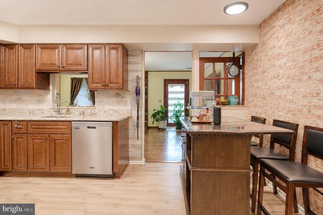114 BURNAM WOOD CT, Mount Laurel, NJ 08054