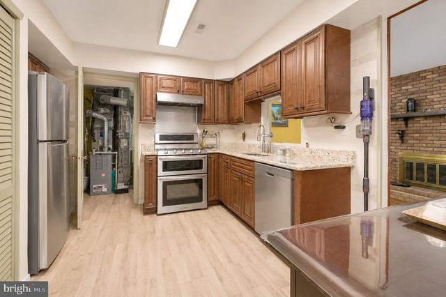114 BURNAM WOOD CT, Mount Laurel, NJ 08054