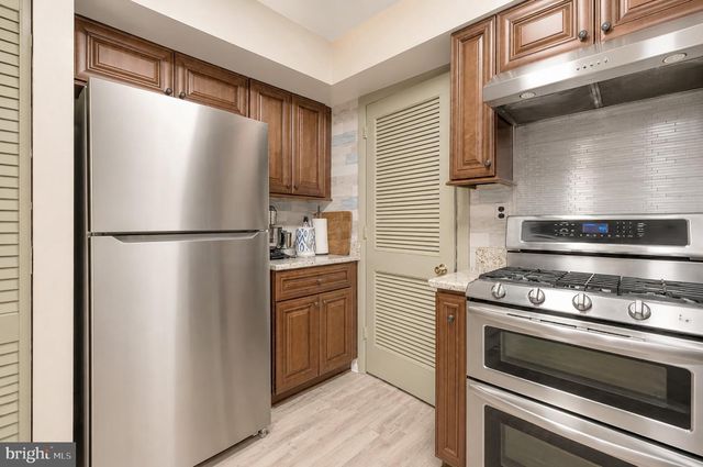 114 BURNAM WOOD CT, Mount Laurel, NJ 08054