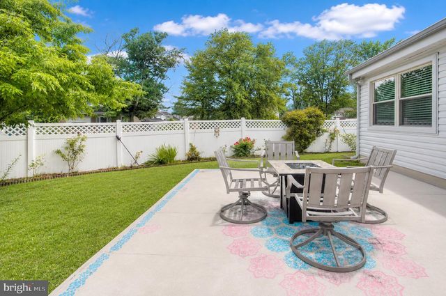 114 BURNAM WOOD CT, Mount Laurel, NJ 08054