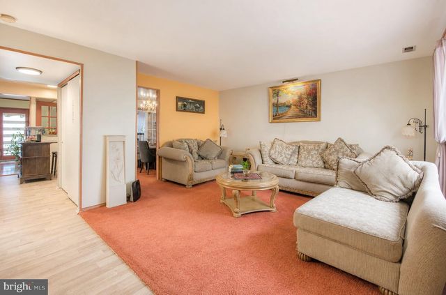 114 BURNAM WOOD CT, Mount Laurel, NJ 08054