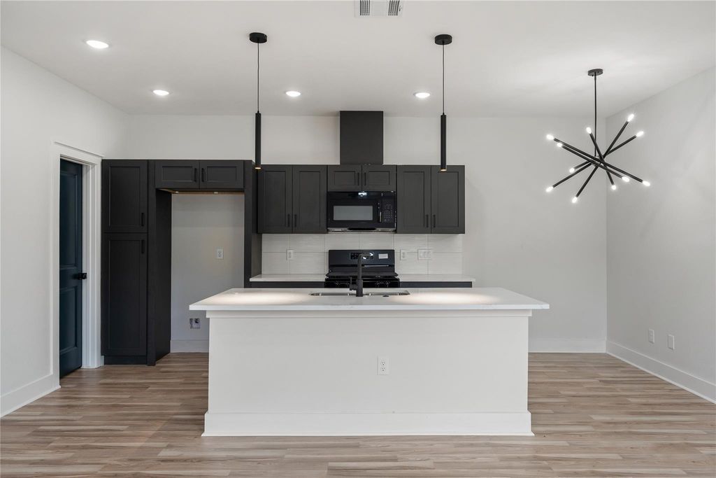 1615 Dolly Wright Street, Houston, TX 77088