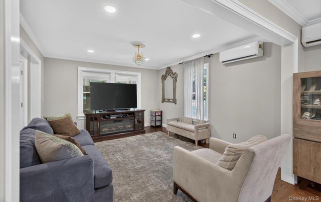 182 School Street, Oyster Bay, NY 11771