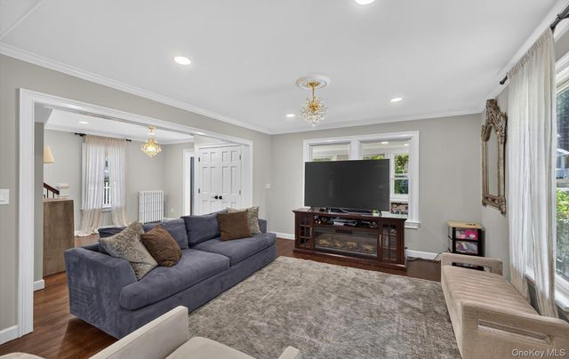 182 School Street, Oyster Bay, NY 11771