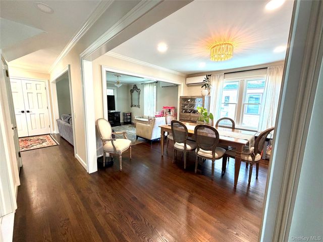 182 School Street, Oyster Bay, NY 11771