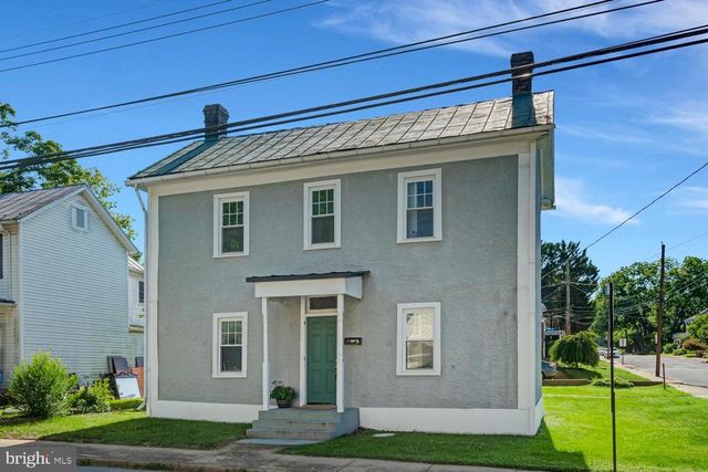 203 LEE ST, Front Royal, VA 22630