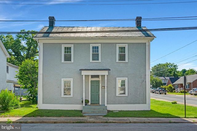203 LEE ST, Front Royal, VA 22630